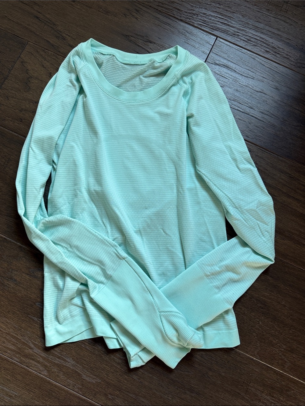 Lululemon Swiftly Long-Sleeve Performance Top - Light Mint size 4 tag removed